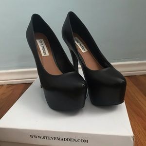 Steve Madden Black leather heels 👠